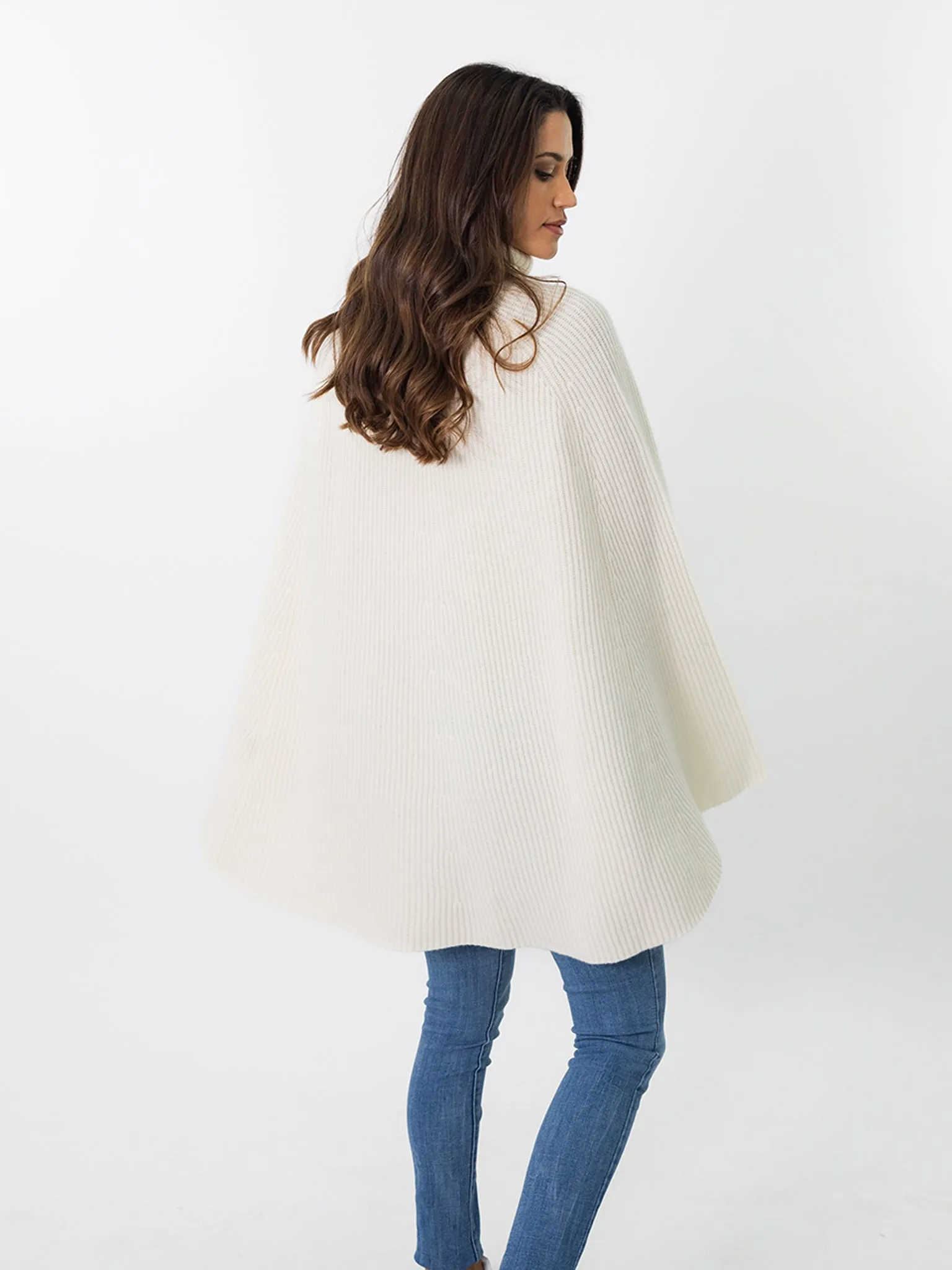 FARAH PONCHO