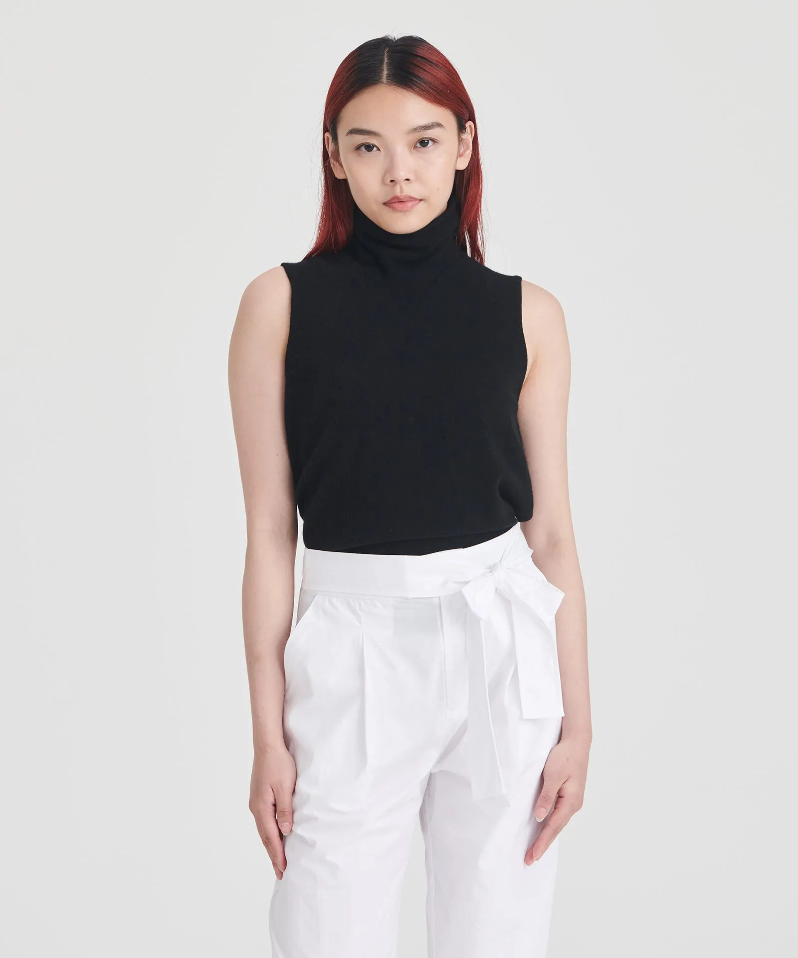 Signature Cashmere Sleeveless Turtleneck