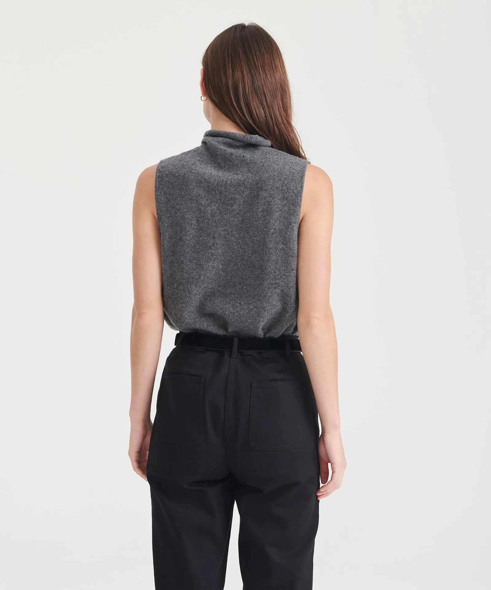 Signature Cashmere Sleeveless Turtleneck